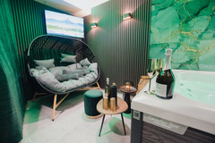 Privátní relax v kanadské vířivce - Lázně TOM