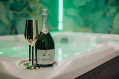 Privátní relax v kanadské vířivce - Lázně TOM