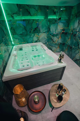 Privátní relax v kanadské vířivce - Lázně TOM