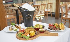 Romantický pobyt se snídaní a tříchodovou degustační večeří ve Wellness Hotelu Kocanda****