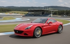 Jízda ve Ferrari California T na závodním okruhu Slovakiaring