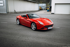 Jízda ve Ferrari California T na závodním okruhu Slovakiaring