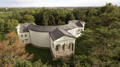 Pobyt na zámku Valtice se snídaní, ochutnávkou vín, prohlídkou zámku a cyklovýletem pro 2 osoby na 2 noci