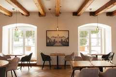 Pobyt na zámku Valtice se snídaní, ochutnávkou vín, prohlídkou zámku a cyklovýletem pro 2 osoby na 2 noci