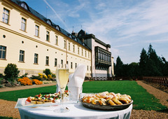 Exkluzivní romantický pobyt na 2 noci s relaxací ve wellness a středověkou večeří na zámku Zbiroh pro dva
