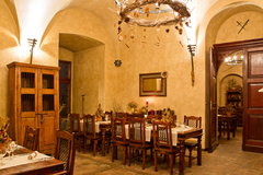 Exkluzivní romantický pobyt na 2 noci s relaxací ve wellness a středověkou večeří na zámku Zbiroh pro dva