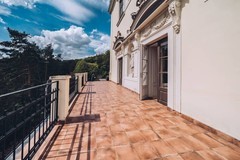 Noc na zámku Křtiny v Moravském krasu s polopenzí pro 2 osoby