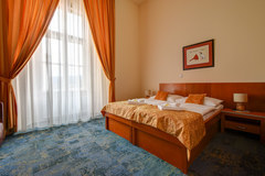 Noc na zámku Křtiny v Moravském krasu s polopenzí pro 2 osoby