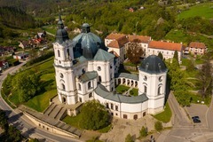 Noc na zámku Křtiny v Moravském krasu s polopenzí pro 2 osoby