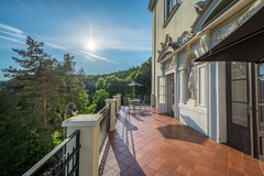 Noc na zámku Křtiny v Moravském krasu s polopenzí pro 2 osoby