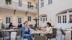 Zážitková noc v hotelu Bookquet se snídaní a degustační 6chodovou večeří