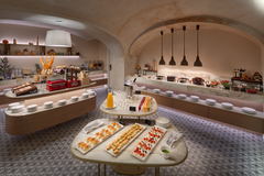 Zážitková noc v hotelu Bookquet se snídaní a degustační 6chodovou večeří