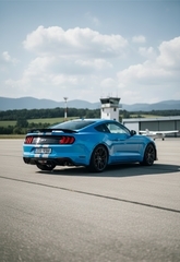 Ford Mustang GT500 Paket na letišti