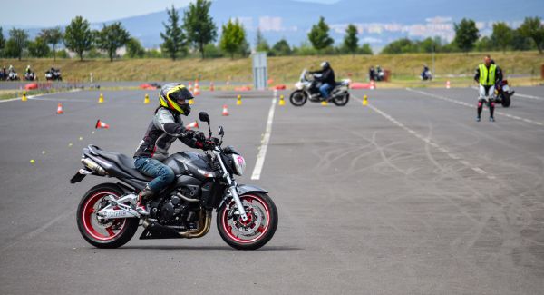 Kurz bezpečné jízdy pro motorky