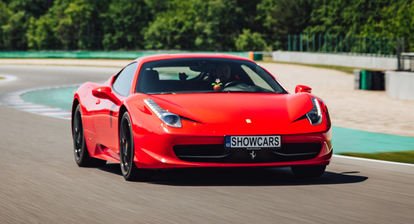 Jízda ve Ferrari 458 Italia na polygonu Autodromu Most