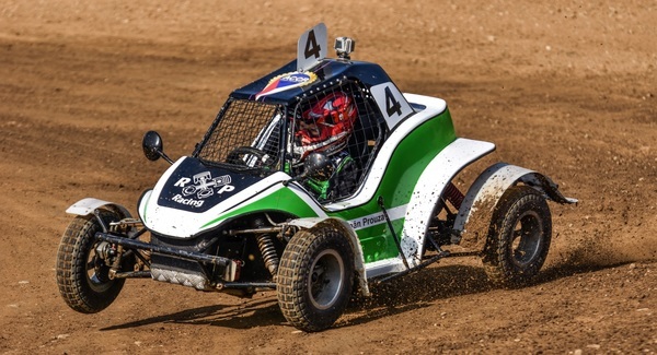 Jízda v buggy pro děti na závodním autokrosovém okruhu