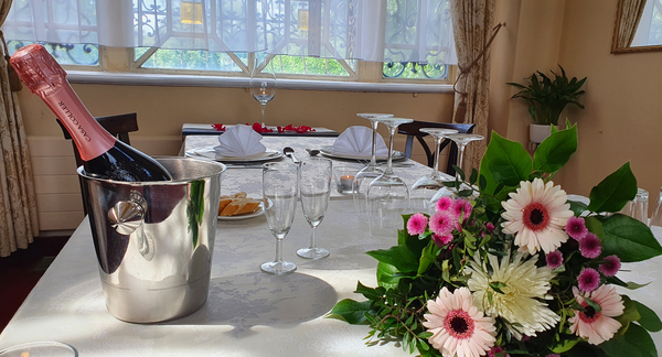 Romantická večeře v naprostém soukromí historického interiéru restaurace Hanavský pavilon