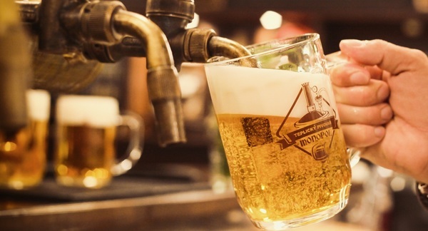 Večer s neomezenou konzumací piva v Pivovaru Monopol se saunovým relaxem pro 2 osoby na 1 noc