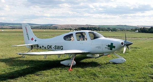 Pilotem na zkoušku moderního letadla Cirrus SR20 - soukromý let pro 3 os.