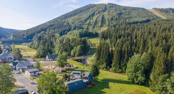 Nabitý horský pobyt na 6 nocí v Hotelu Skicentrum Harrachov přímo pod skokanským můstkem pro 2 osoby