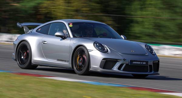 Jízda v Porsche 911 GT3 na velkém závodním okruhu Autodromu Most