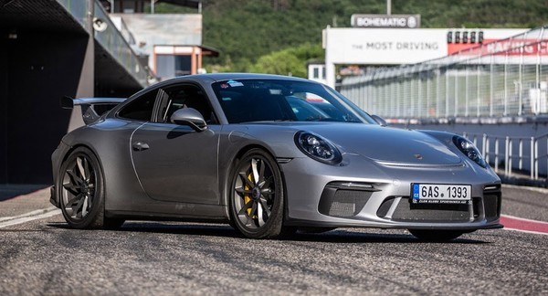 Spolujezdcem v Porsche 911 GT3 na okruhu Autodromu Sosnová