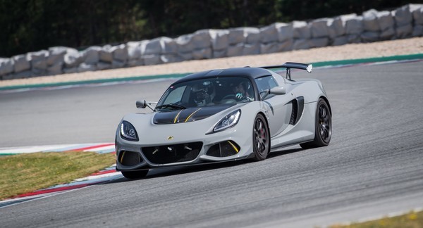 Spolujízda v Lotus Exige Sport 420 na velkém závodním Masarykově okruhu v Brně