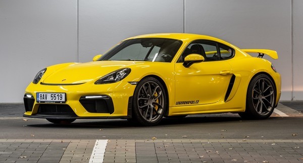 Jízda v Porsche GT4 Cayman Beroun