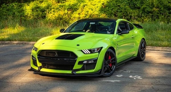 Pronájem Ford Mustang GT 2015 s neomezeným nájezdem kilometrů Praha