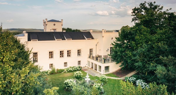 Noc na zámku Chateau Trnová s 5-chodovým degustačním menu, snídaní a neomezeným wellness