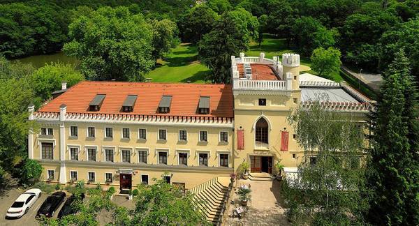 Pobyt na úžasném zámku Chateau St. Havel se zámeckou snídaní na 2 noci pro dva