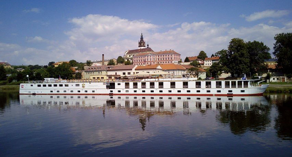 Netradiční ubytování na vlnách Labe v kajutě hotelové lodi Florentina na 2 noci