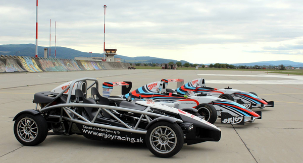 Závodní sen - Formule F4 a Ariel Atom na závodním okruhu Autodromu Brno