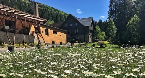 Romantický pobyt v útulném resortu Hotel & Garden U Holubů s piknikem v přírodě na 2 noci