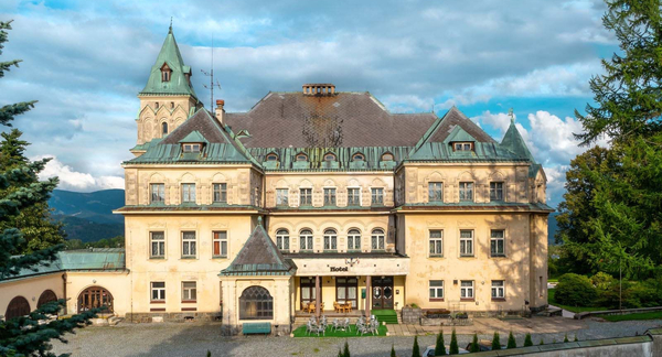Fantastický týden v zámeckém Hotelu Větrov se snídaní nebo polopenzí
