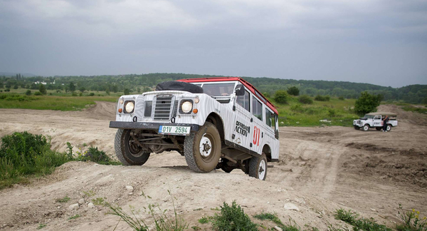 Offroad jízda v legendárním Land Roveru S III