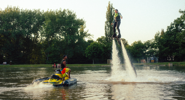 Základy flyboardingu s mistrem ČR Petrem Civínem a týmem Flyboardshow