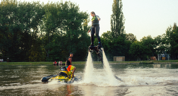 VIP lekce flyboardingu se světovou špičkou Petrem Civínem na 2 hodiny