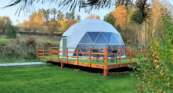 Úžasný glamping v originálním a prostorném Igloo pro 2 osoby