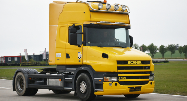 Jízda v tahači Scania T420 na polygonu u Příbrami