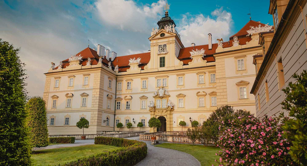 Kouzelný pobyt na zámku Valtice se snídaní a romantickou večeří pro 2 osoby na 2 noci