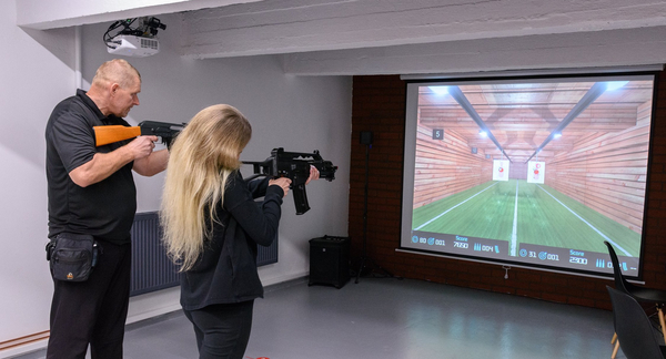 Akční střelba na projekční laserové střelnici Brno