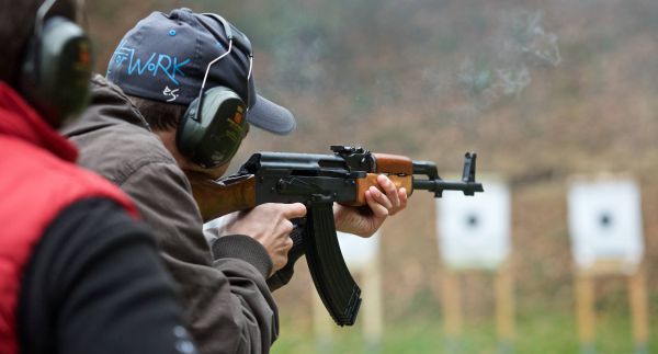 Střelba ze samopalu Kalašnikov AK47