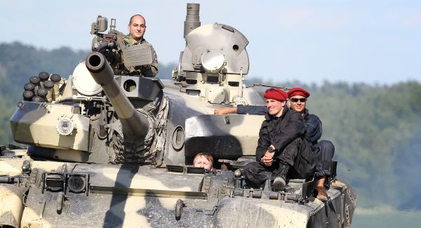 Jízda v bojovém tanku + střelba ze samopalu