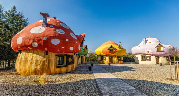 Netradiční rodinný pobyt s polopenzí v kouzelné Houbičkové vile Hotelového resortu JESENICE na 1 noc