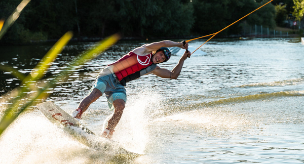 Lekce wakeboardingu s profesionálním instruktorem až pro 4 osoby v Praze