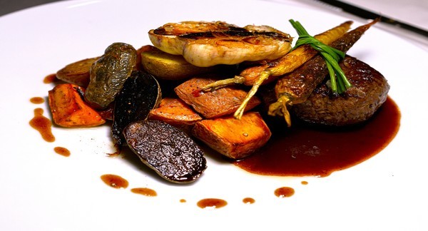 Tříchodové degustační menu v Monastery Garden Bistro v samém srdci Prahy pro 2 osoby
