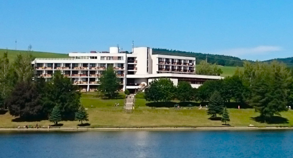 Neomezený wellness pobyt s plnou penzí, masážemi a privátní vířivkou v hotelu Adamantino