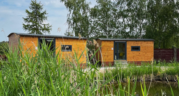 Romantický pobyt v moderní maringotce s piknikem, polopenzí a privátním wellness v resortu Vigvam