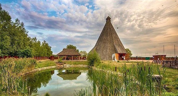Pobyt v unikátním Vigvam resortu pro dva s polopenzí, piknikem a privátním wellness